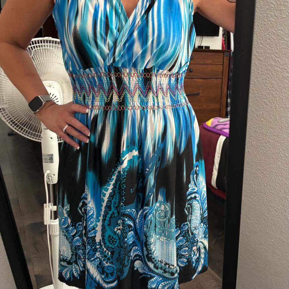 Elegant Blue and Black Patterned Midi Dress